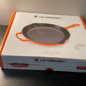 LE Creuset signature round skillet